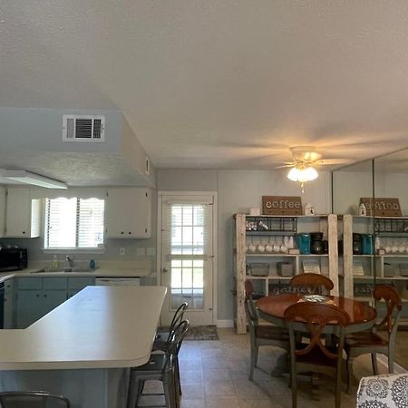 Sunny Daze, Desirable Kid Friendly Resort, 3 Minute Walk To The Beach, Resort Beachside Pool & Restaurant Panama City Beach Buitenkant foto